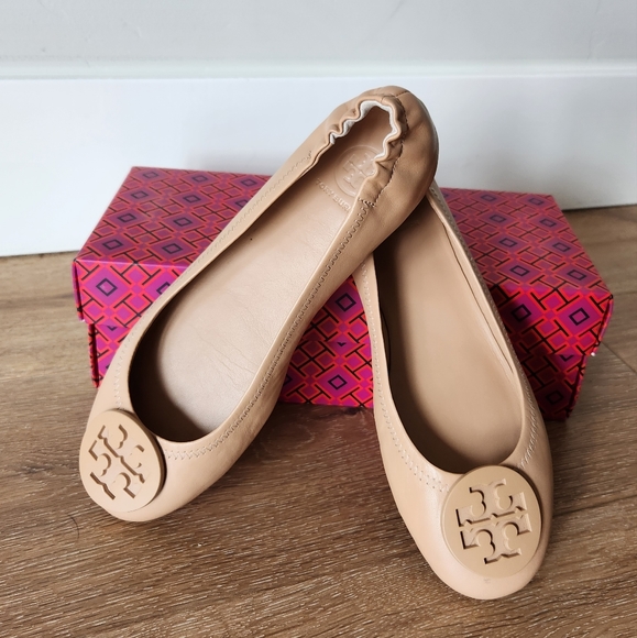 Tory Burch | Shoes | Tory Burch Minnie Travel Flats 75 Light Oak | Poshmark